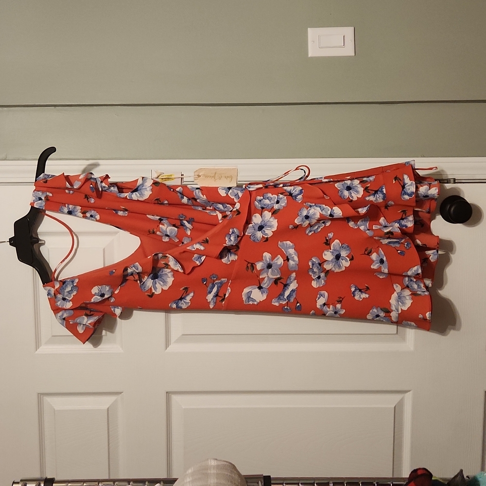 Love & Piece Collective | NWT Floral Wrap Dress - L